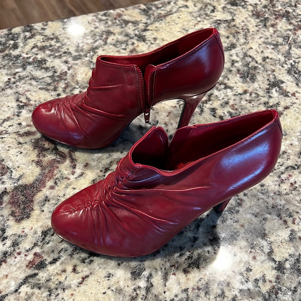 Red heels- Size 7